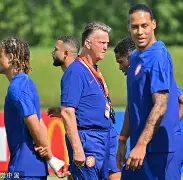 开元棋牌app下载页-成为足球队的一员