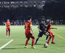 某足球队在第一场比赛中获胜的概率是12