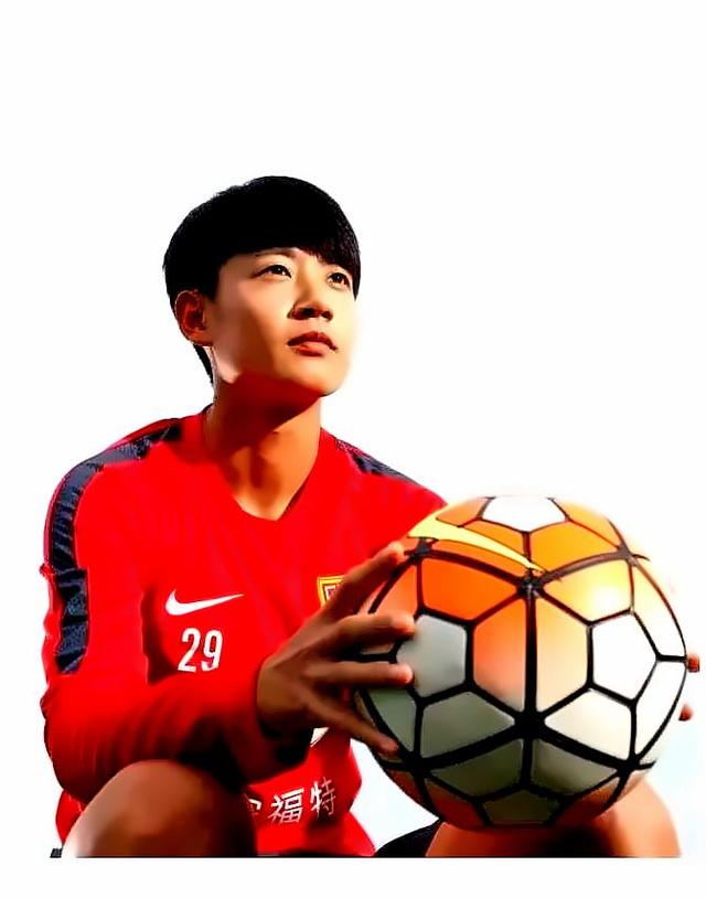 队员表现出色,成为球队的关键人物是