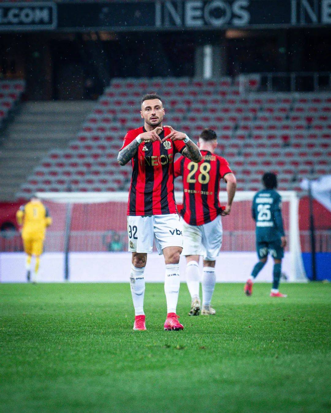 开元棋牌APP-尼斯球队亮相新赛季的队服,备战开赛第一场